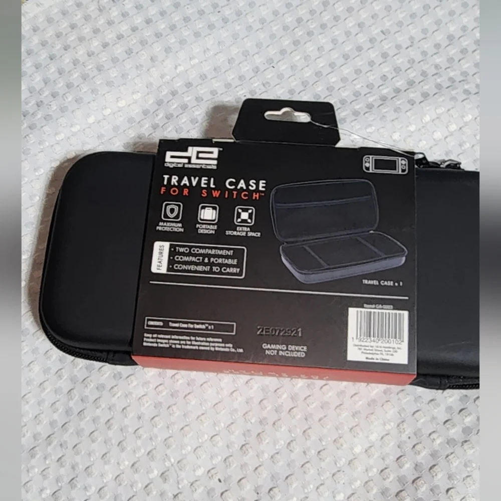 DIGITAL ESSENTIALS NEW TRAVEL CASE FOR SWITCH - Picture 3 of 4